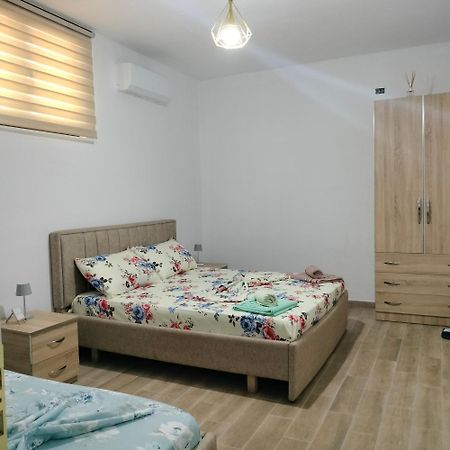Stomici Guesthouse Nderlysaj Kültér fotó