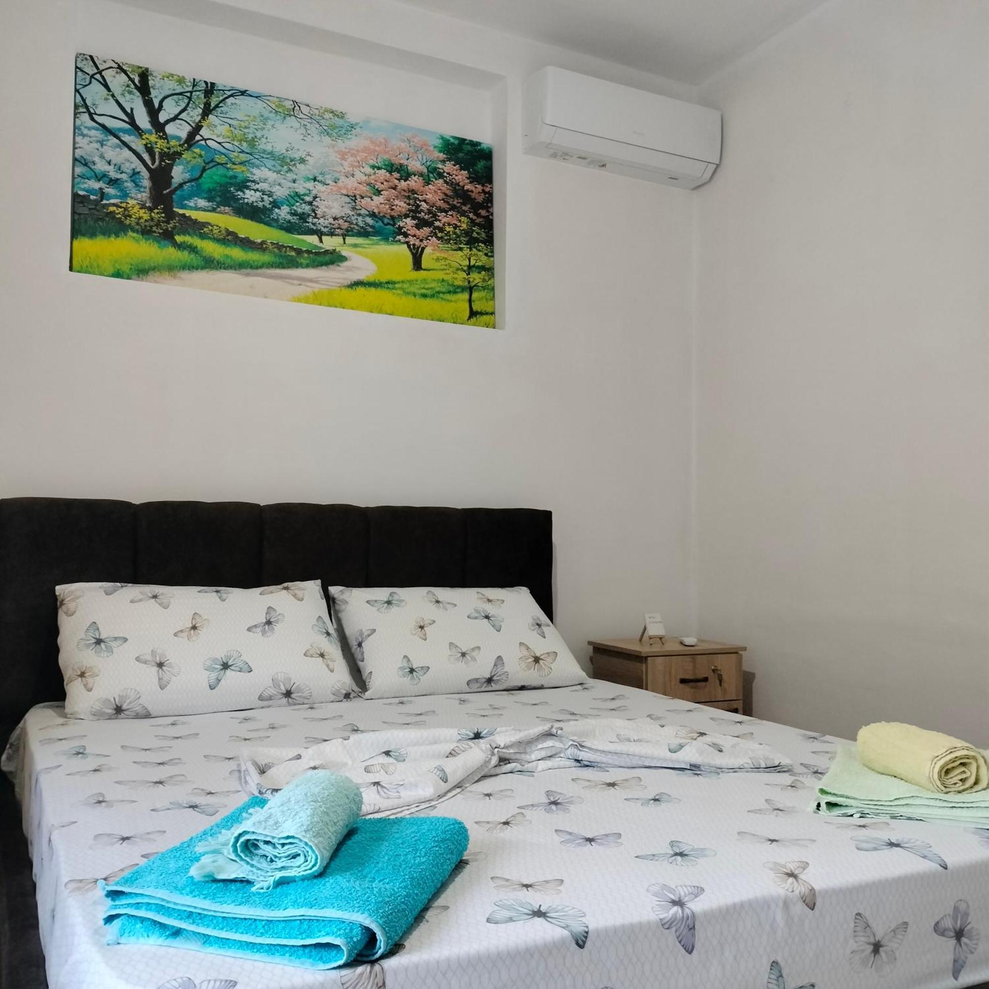 Stomici Guesthouse Nderlysaj Kültér fotó